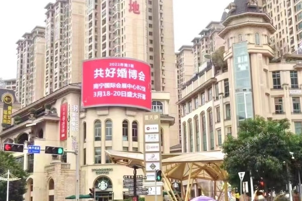 南宁LED大屏广告-南宁东盟盛天地双屏大屏广告-南宁地标广告