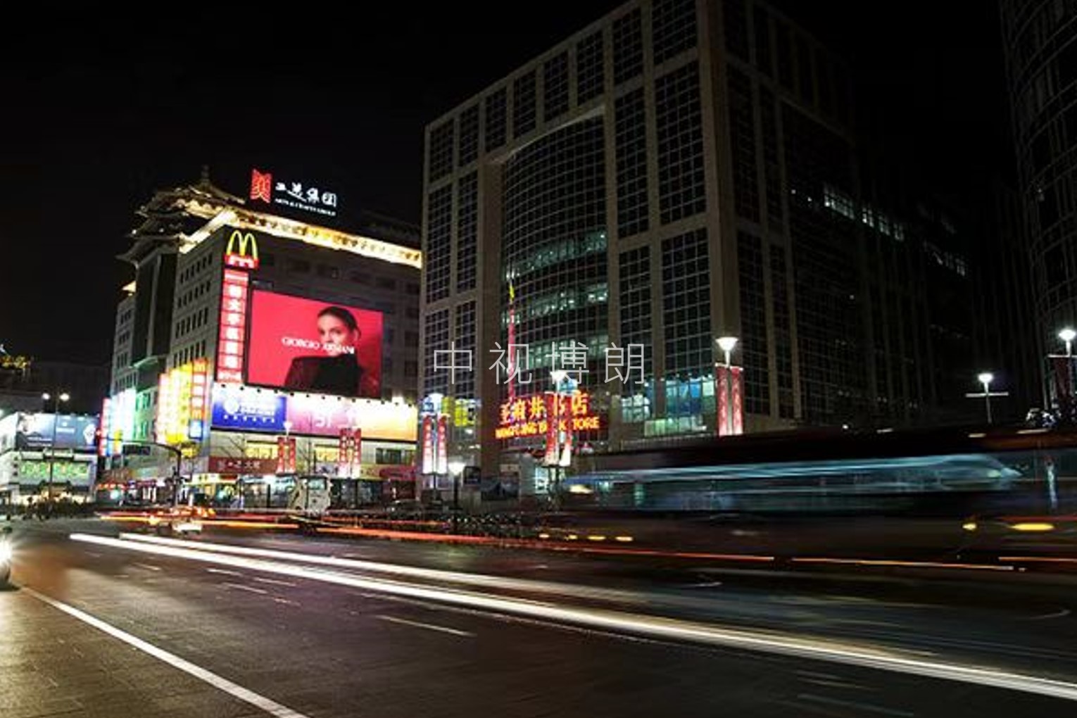 北京LED大屏广告-北京王府井工美大厦大屏广告-北京地标广告