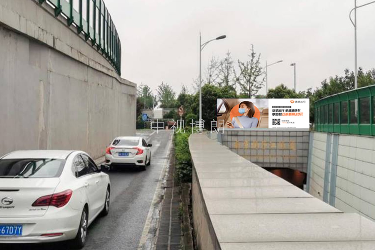 南京LED大屏广告-南京扬子江隧道金陵湾入口屏广告-南京地标广告