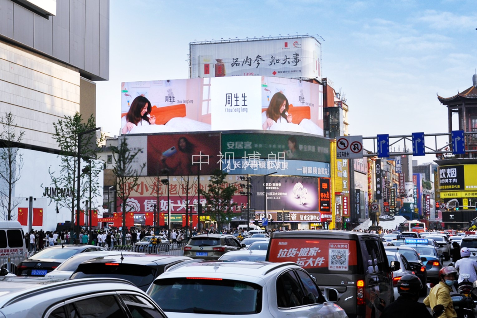 长沙LED大屏广告-长沙IFS国金中心屏广告-长沙地标广告