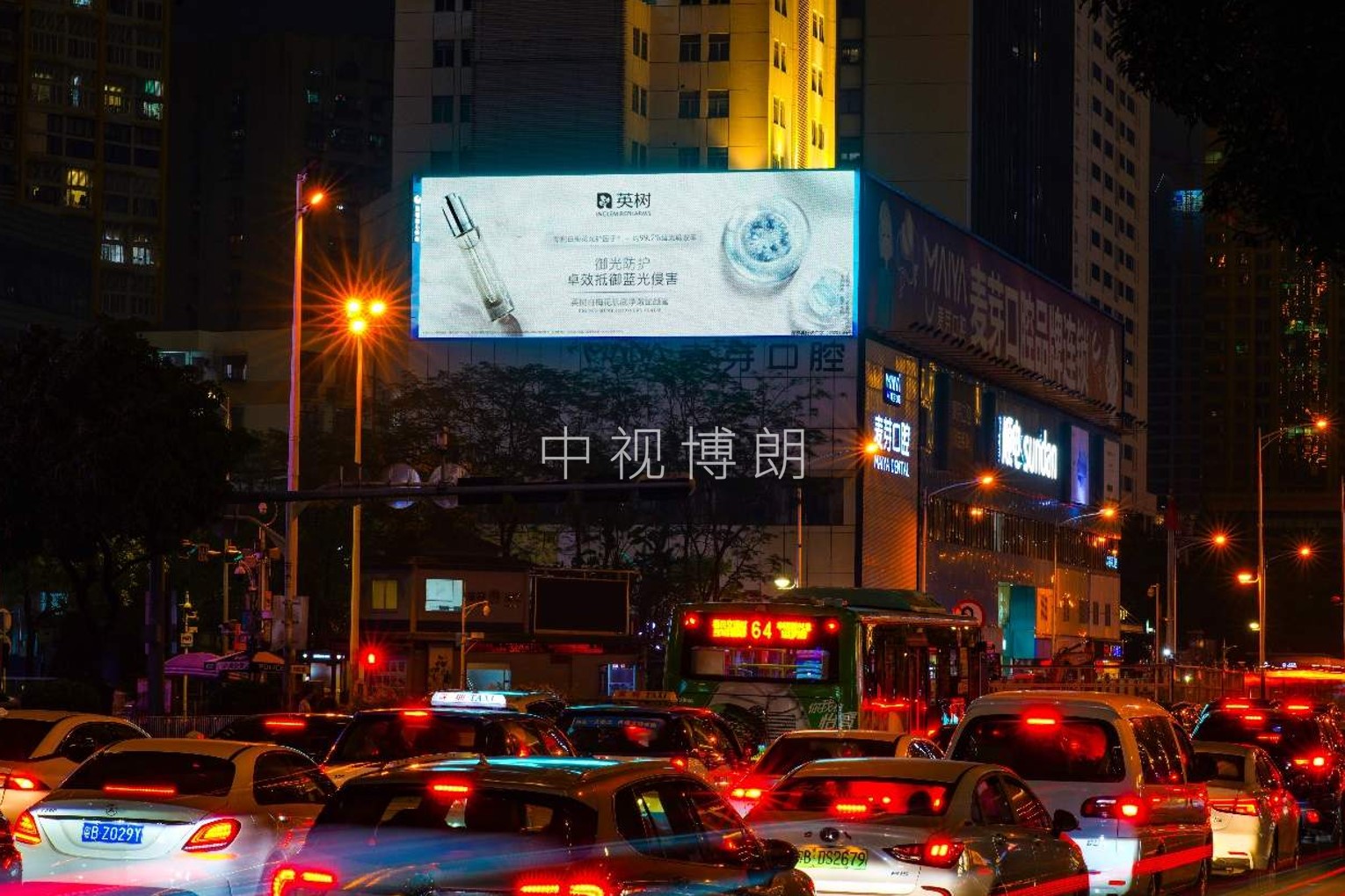 深圳LED大屏广告-深圳华强北现代之窗屏广告-深圳地标广告