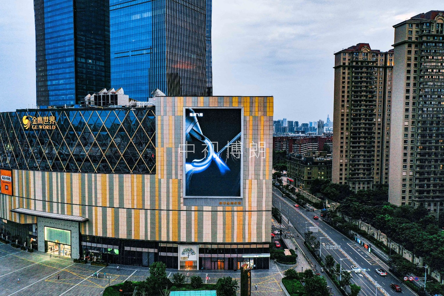 南京LED大屏广告-南京河西金鹰世界南LED大屏广告-南京地标广告