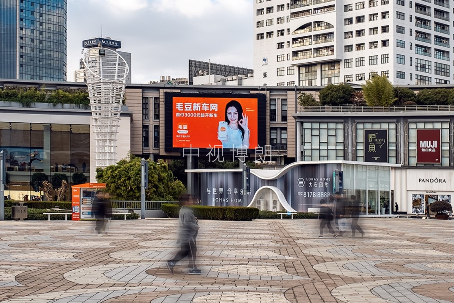 宁波LED大屏广告-宁波天一广场苹果旗舰店LED大屏广告-宁波地标广告