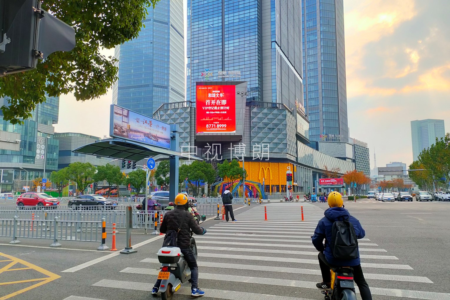 宁波LED大屏广告-宁波绿地缤纷城LED大屏广告-宁波地标广告