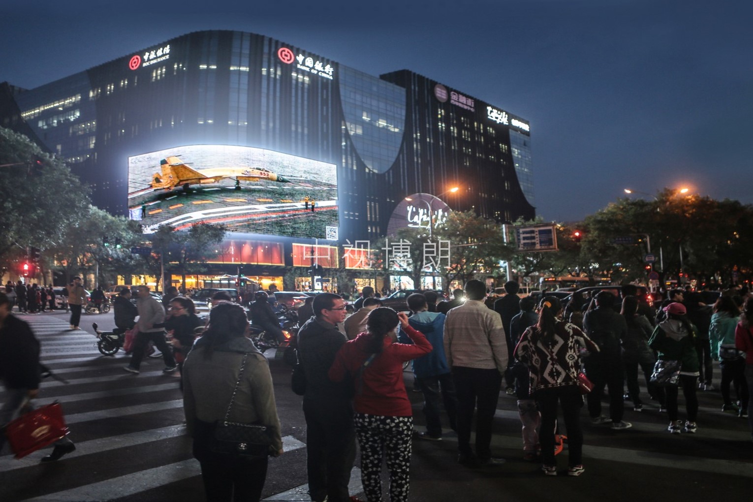 北京LED大屏广告-北京西单老佛爷百货LED大屏广告-北京地标广告