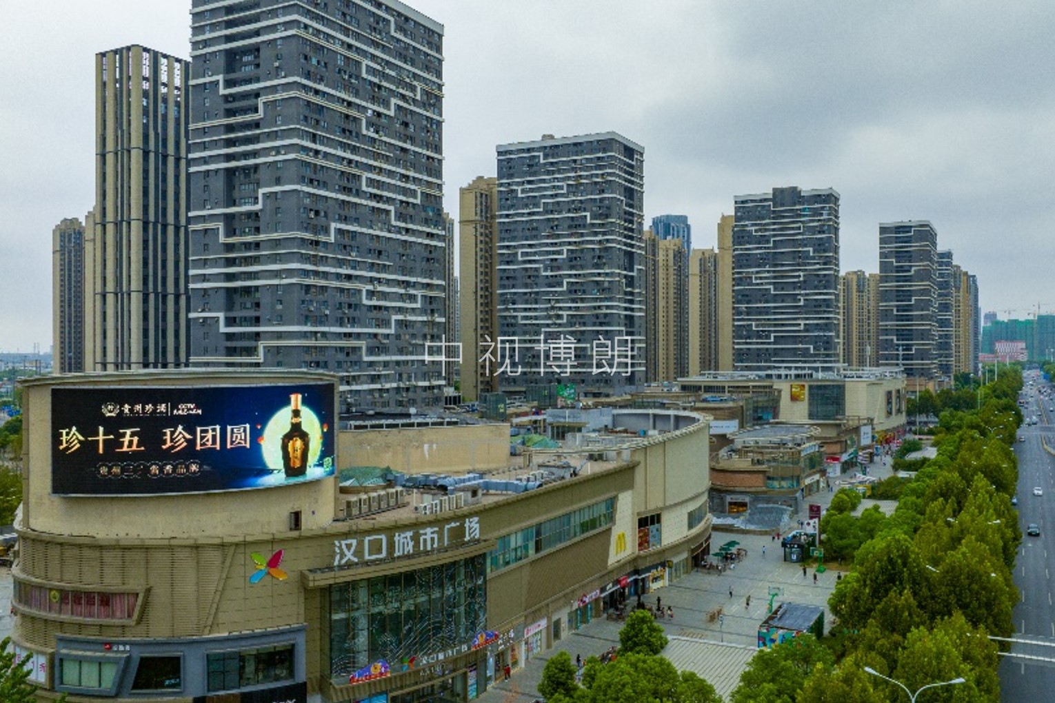 武汉LED大屏广告-武汉汉口城市广场屏广告-武汉地标广告