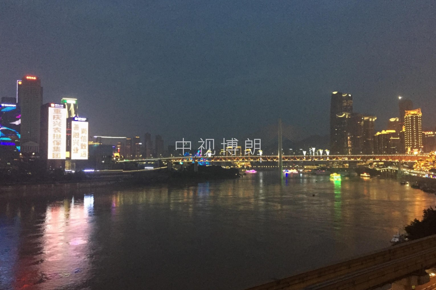 重庆灯光秀广告-重庆国华金融中心灯光秀广告-重庆地标广告