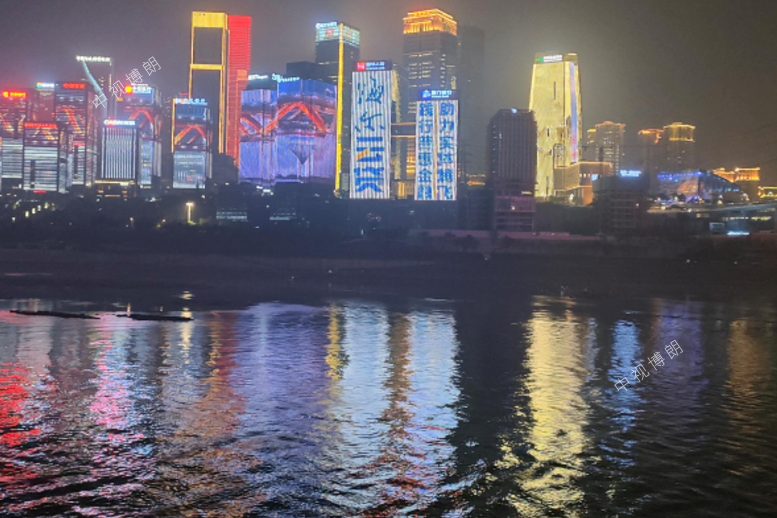 重庆灯光秀广告-重庆国华金融中心灯光秀广告-重庆地标广告