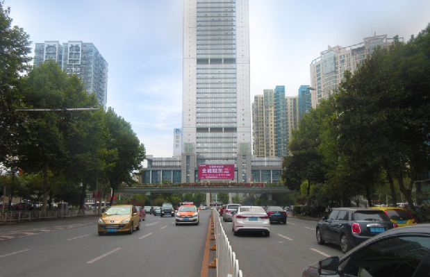 武汉LED大屏广告-武汉武昌中南路中建三局LED屏广告-武汉地标广告