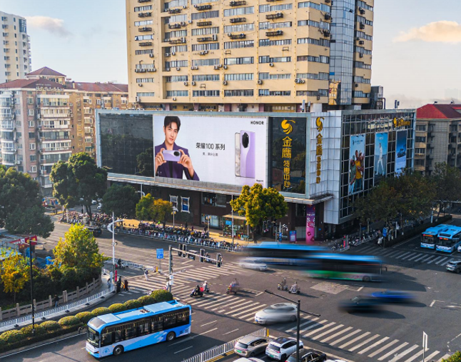 南京LED大屏广告-南京汉中门金鹰特惠中心屏广告-南京地标广告