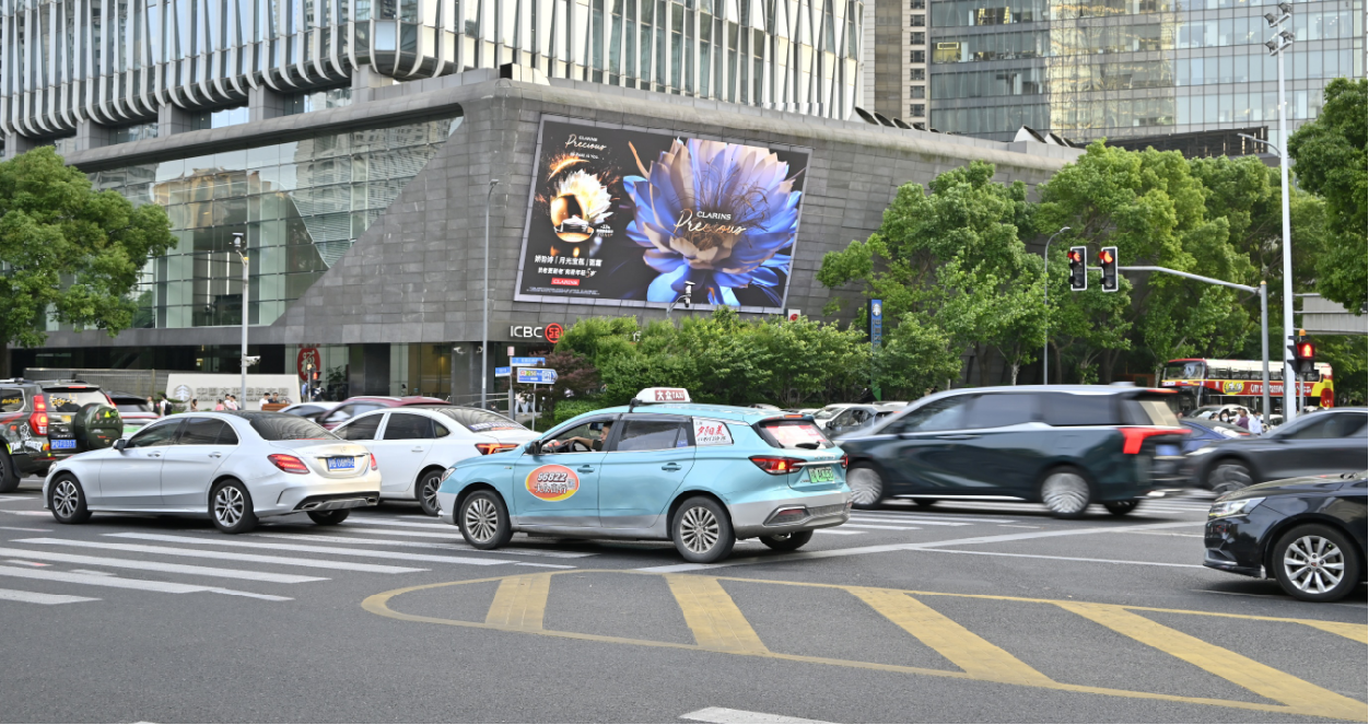 上海LED大屏广告-上海陆家嘴太平金融大厦LED屏广告-上海地标广告