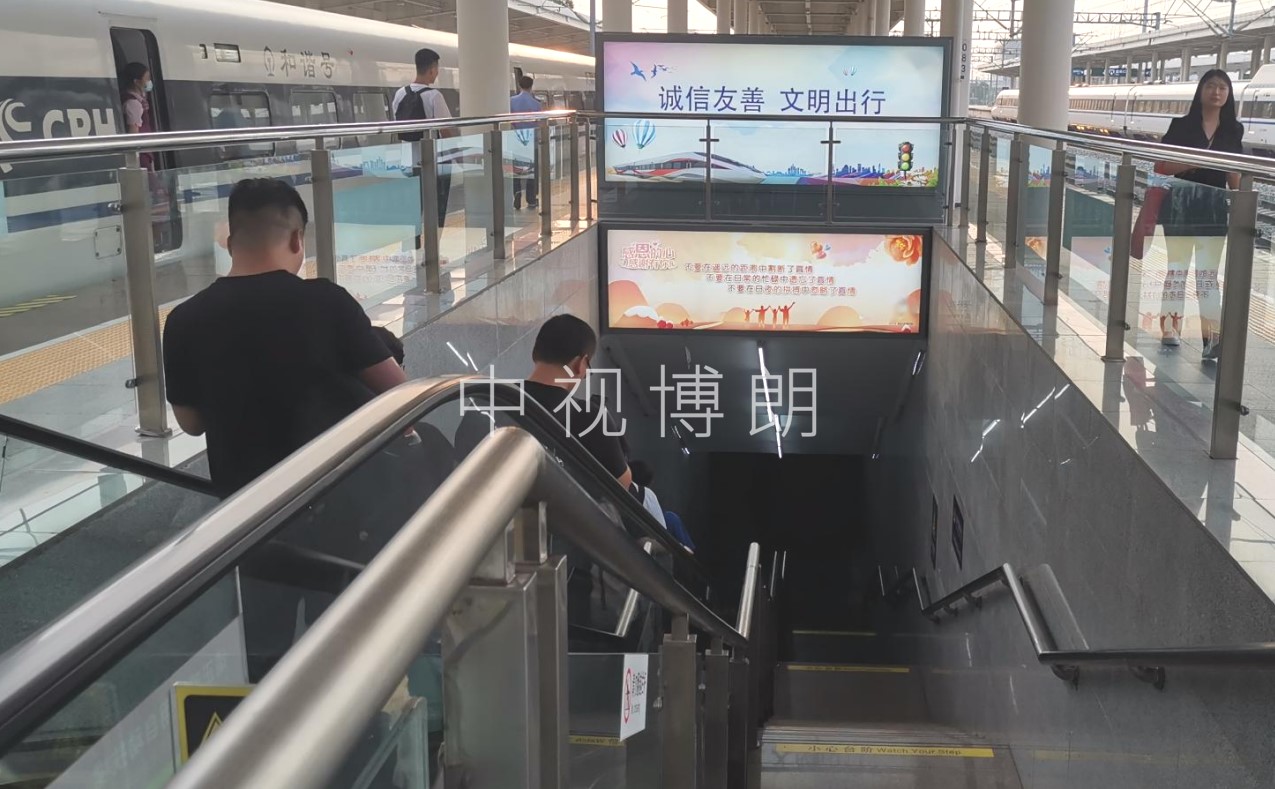 安庆站广告-站台立式灯箱