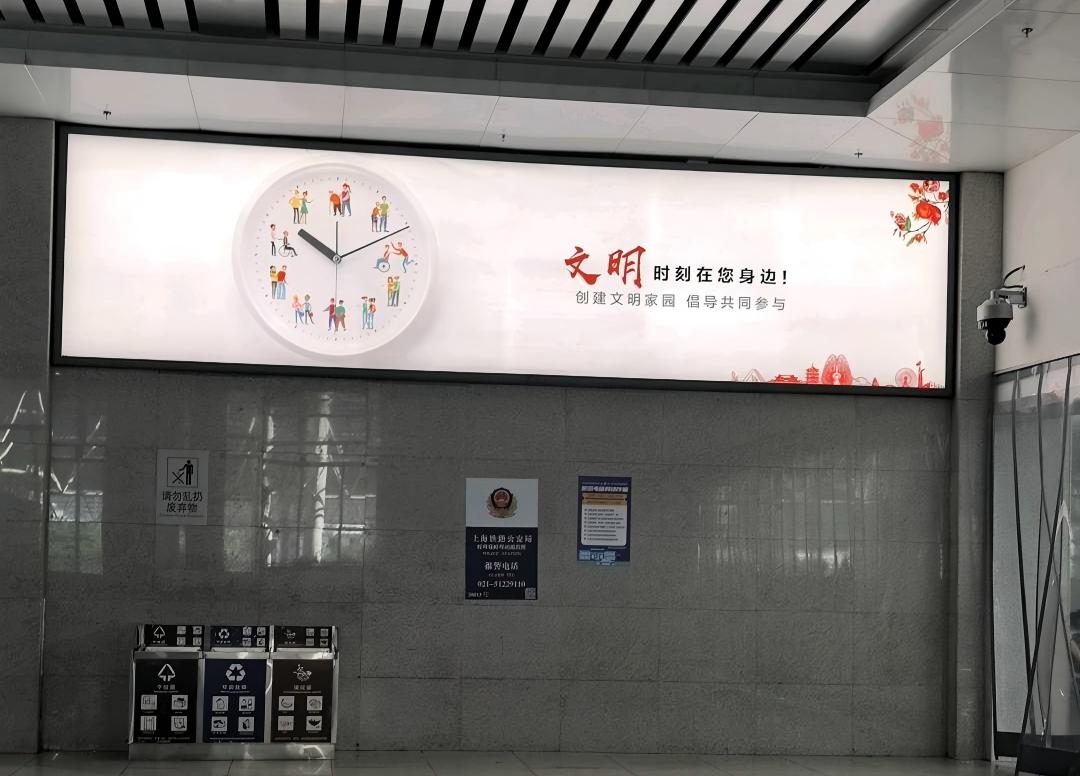 蚌埠站-进站第三候车室北侧灯箱18