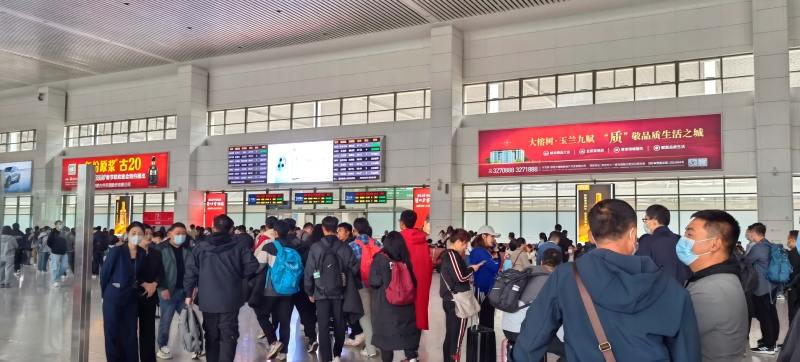 保定东站-进站候车大厅灯箱