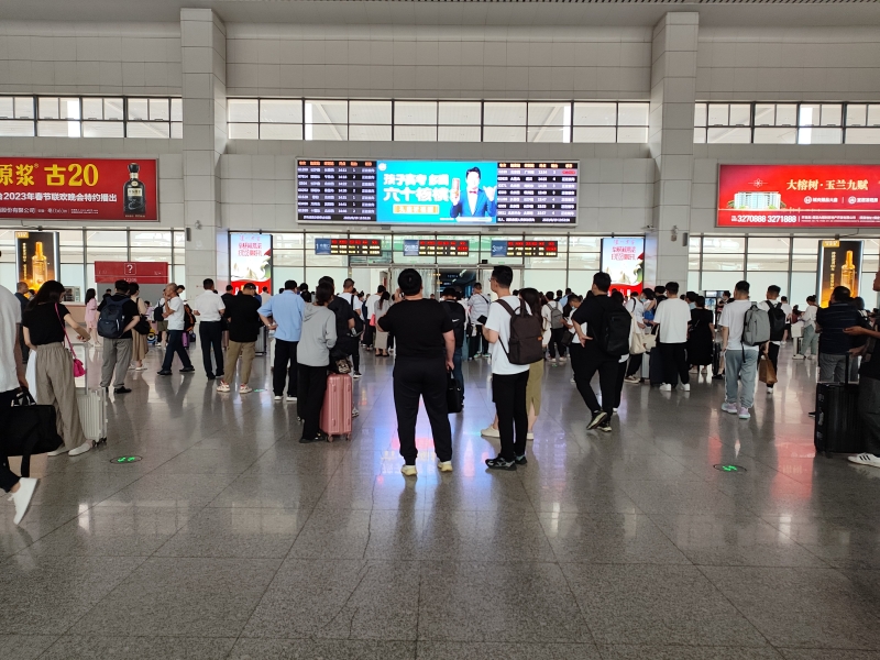 保定东站-进站候车大厅图腾灯箱