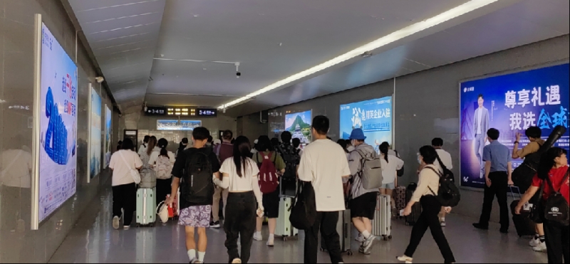 保定东站-进站通道灯箱
