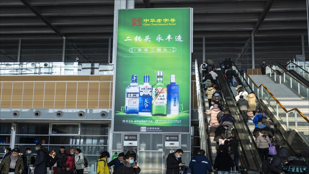 北京丰台站广告-进站厅直梯灯箱套装
