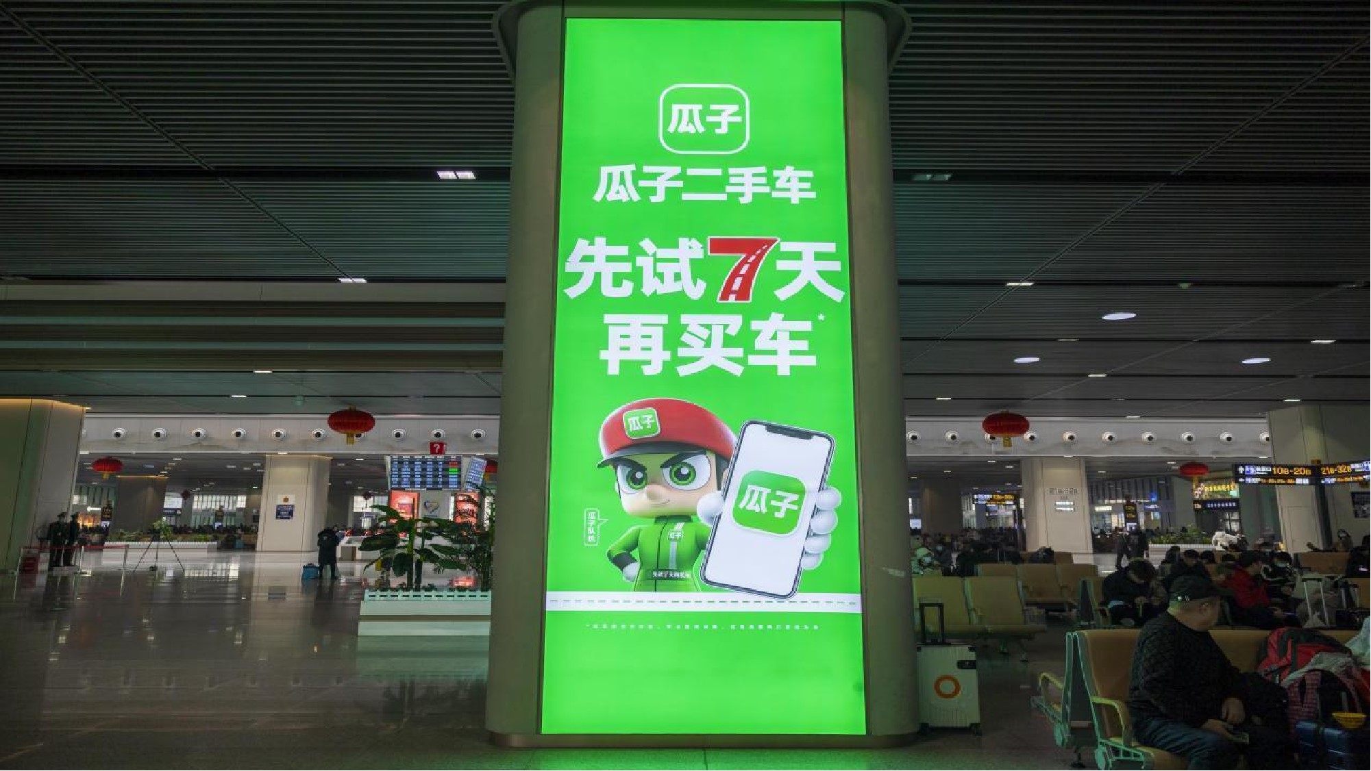 北京丰台站广告-进站候车厅立柱灯箱2