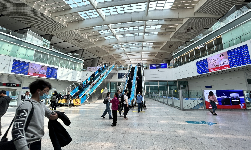 北京南站广告-南北进站口LED大屏套装