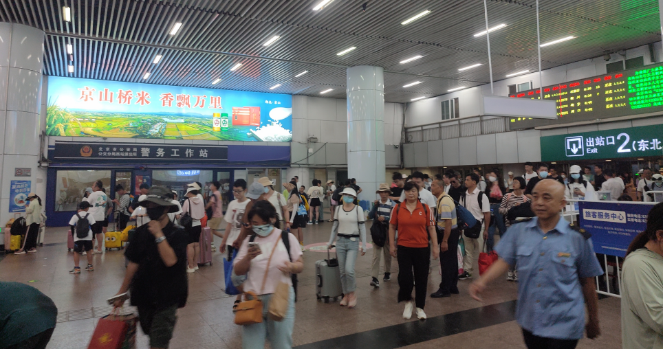 北京西站广告-东北二出站口灯箱