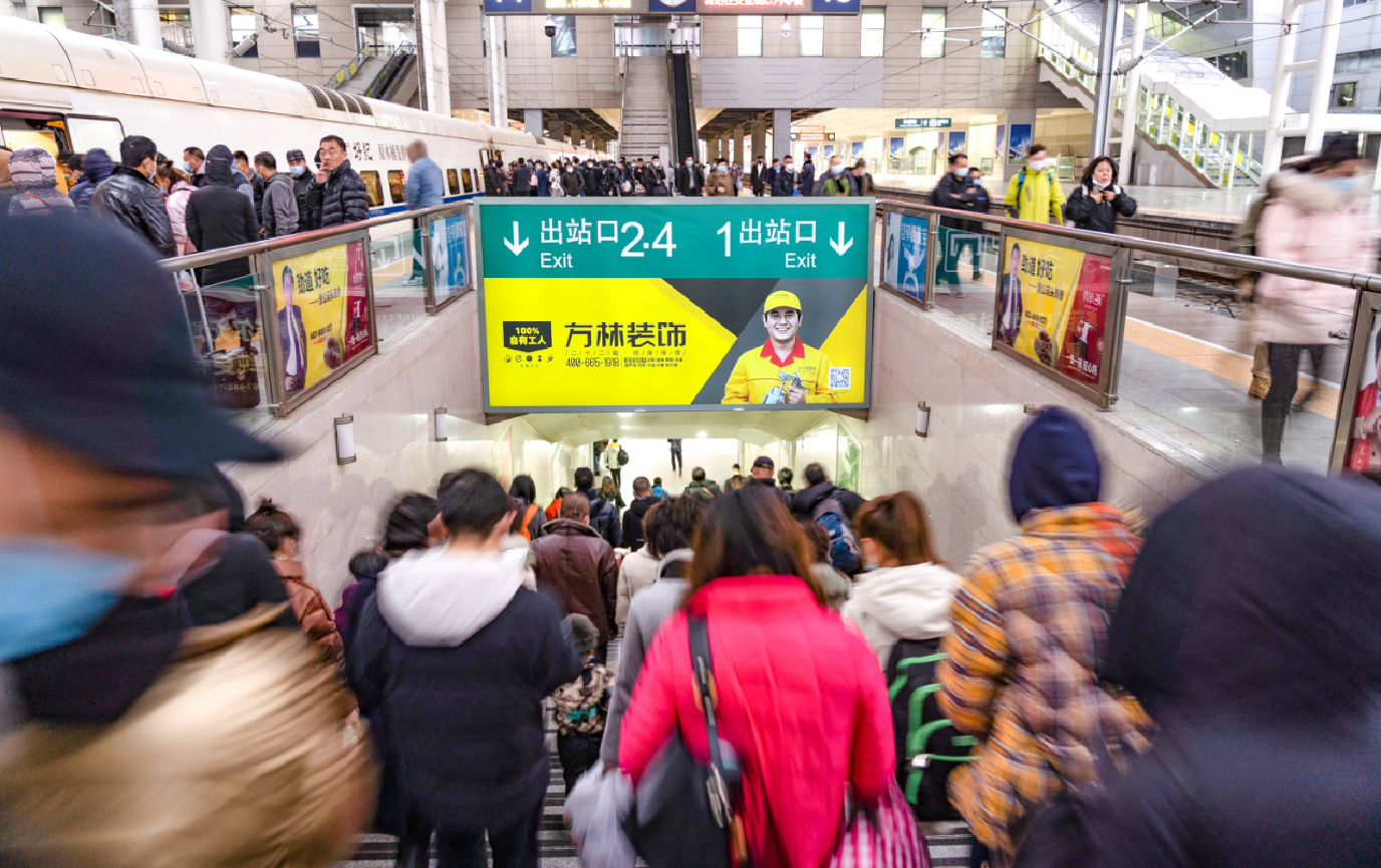 长春西站广告-出站通道上方横梁灯箱套装