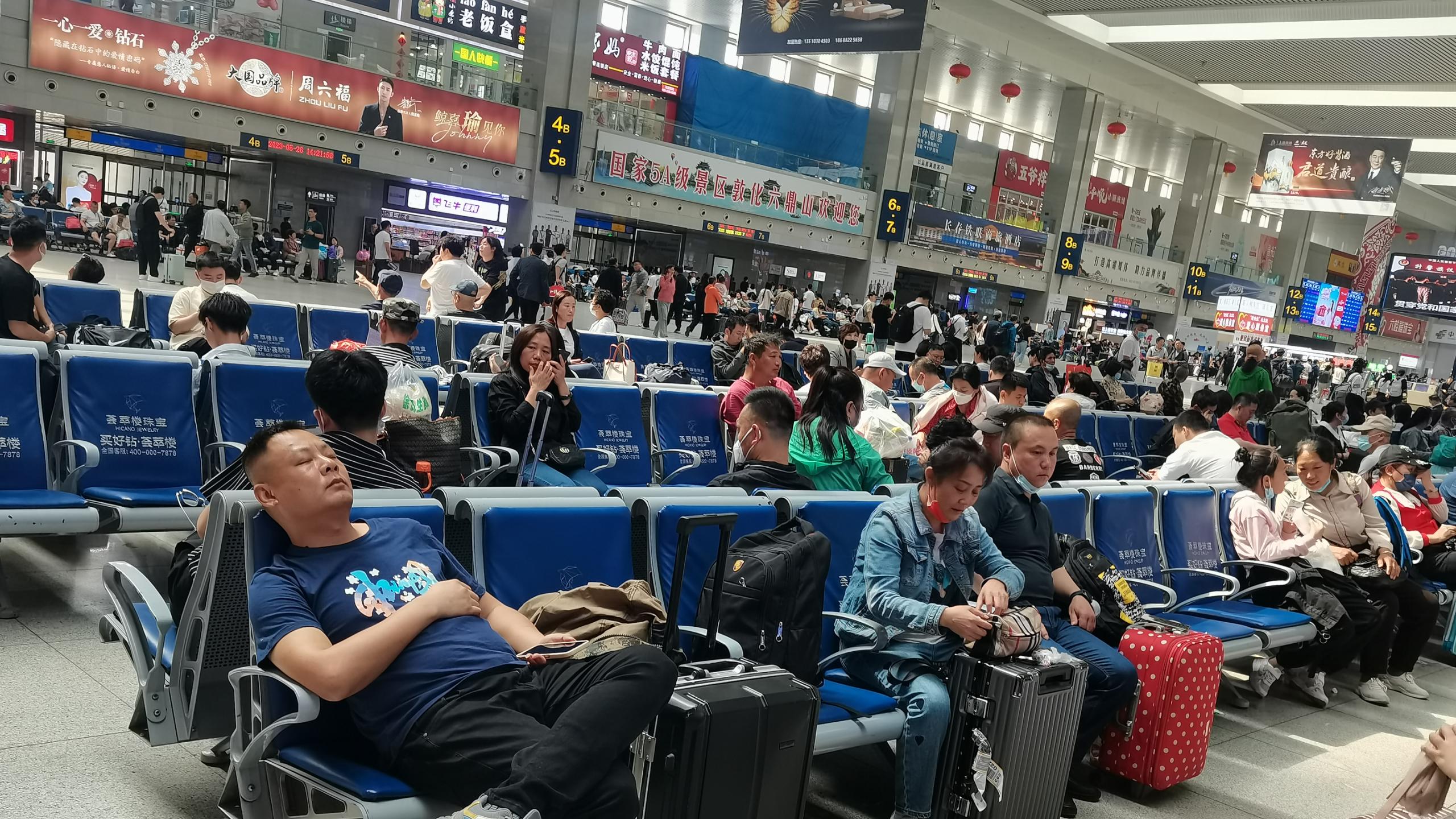 长春站广告-进站候车大厅座椅套装