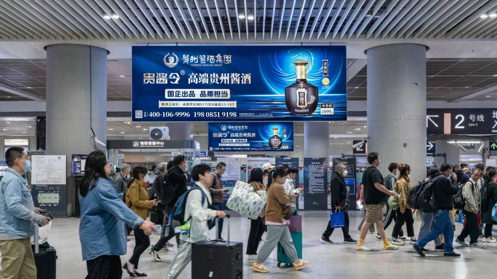 成都东站广告-出站通道双面吊杆灯箱套装