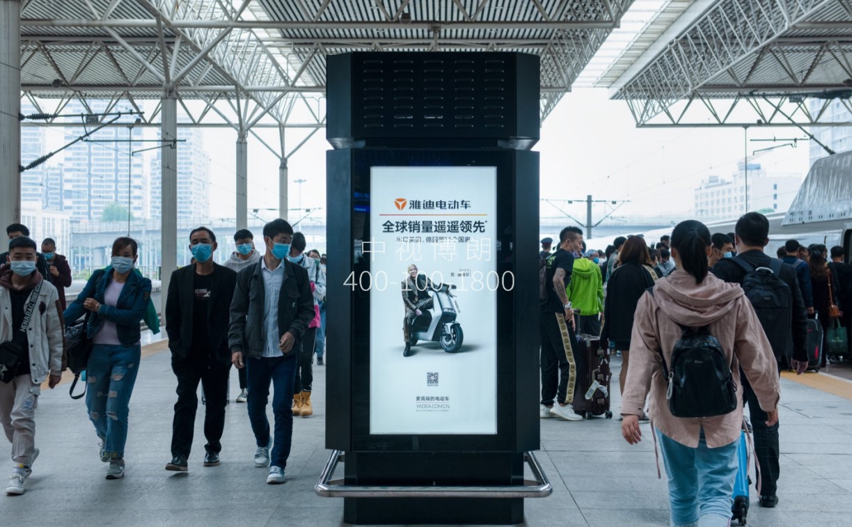 成都东站广告-进出站台层侧面固定灯箱套装
