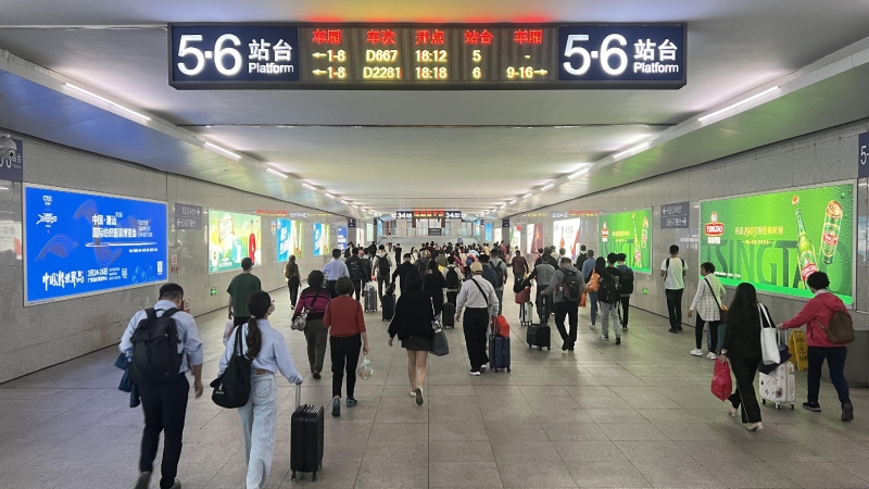 潮汕站-进站通道墙面灯箱