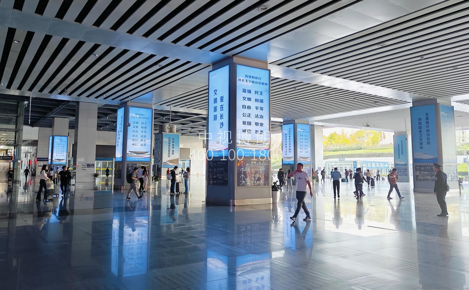 长沙南站广告-西广场立柱刷屏机