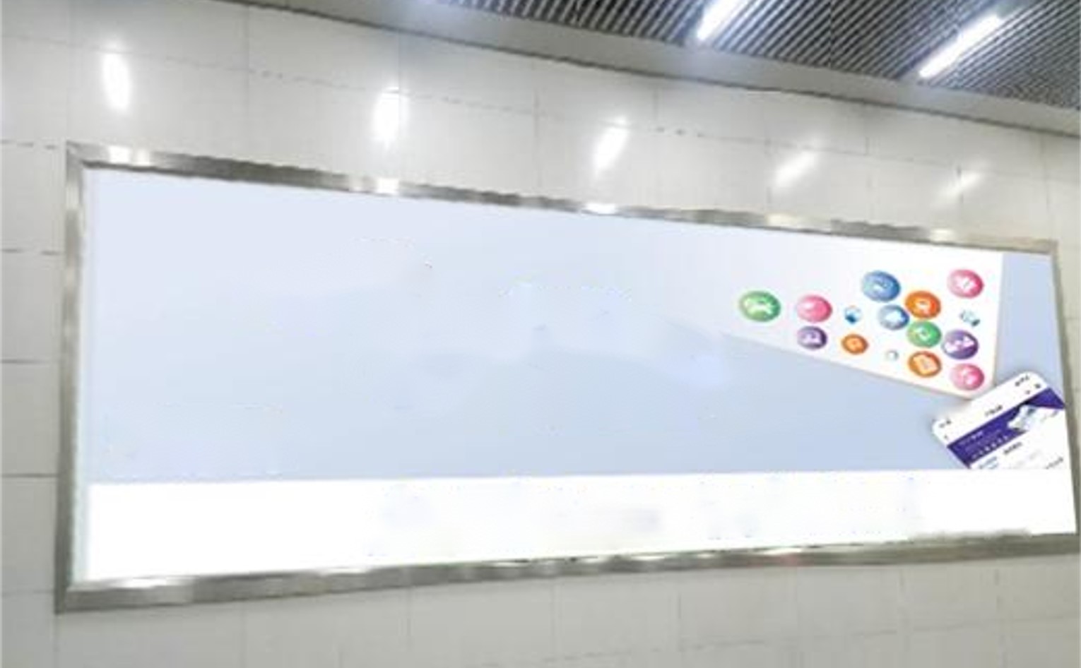 长沙南站广告-出站层1、2号地铁口LED