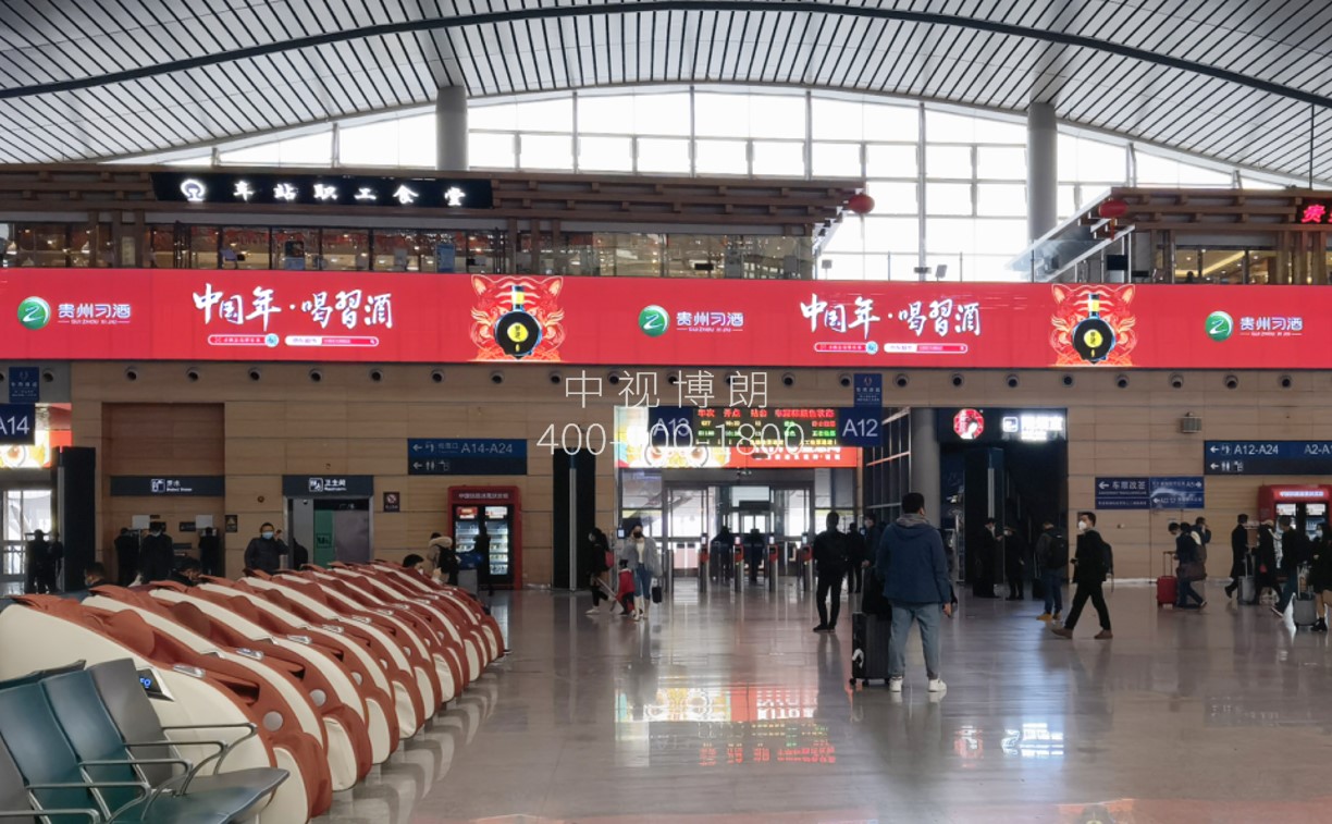 长沙南站广告-检票口透明LED大屏套装1