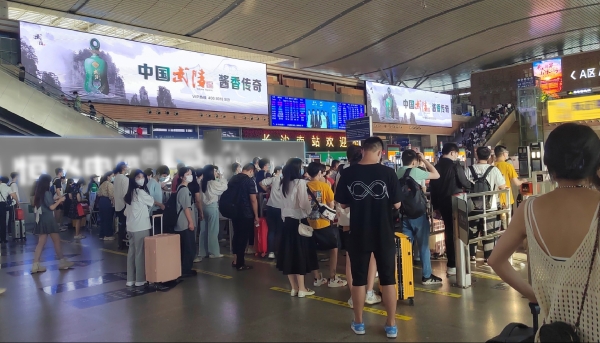 长沙南站广告-西广场进站厅LED大屏套装