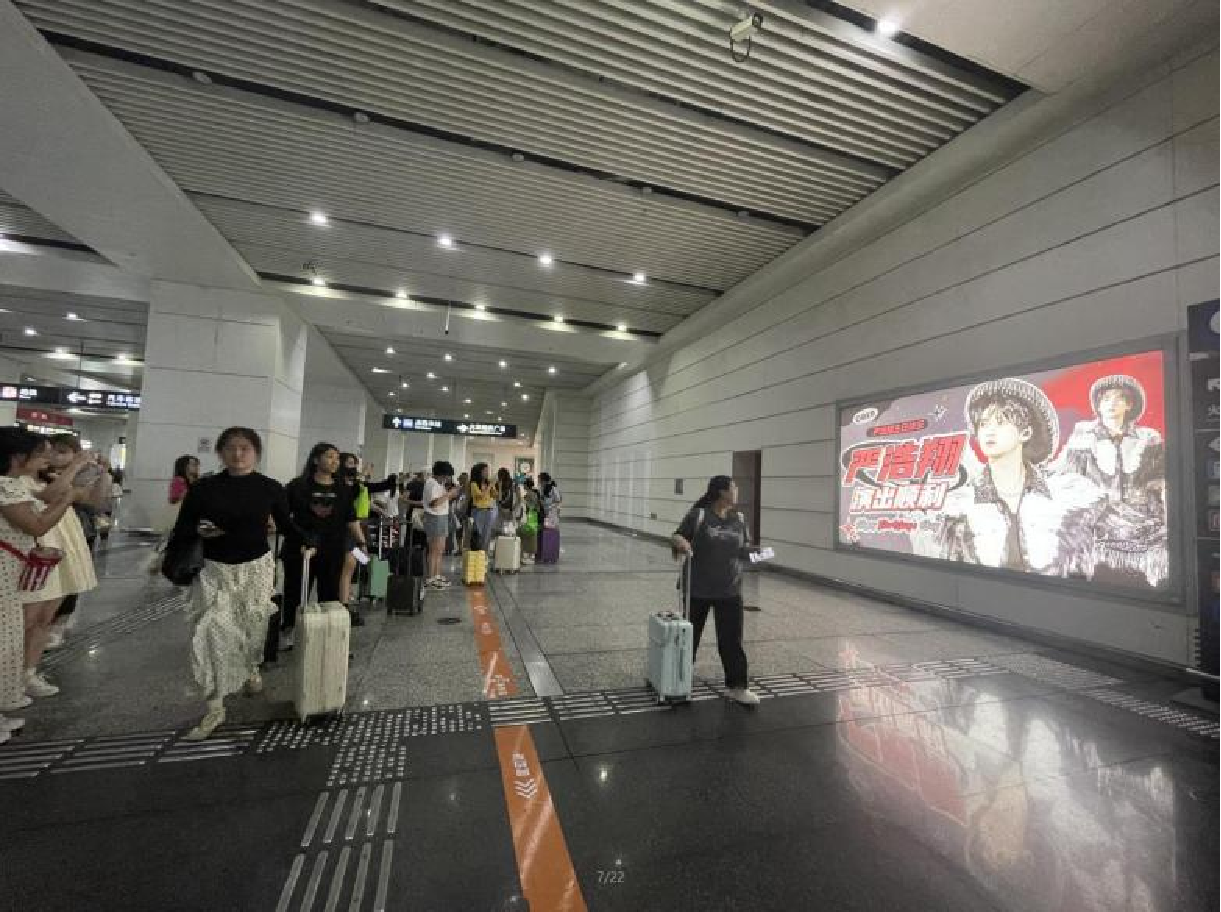 常州站广告-负一层网约车上客区灯箱