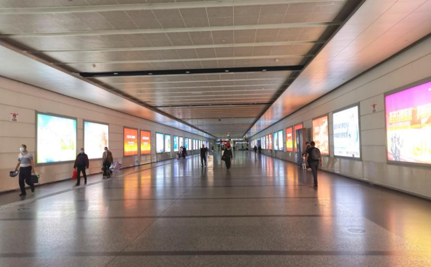 常州站广告-负一层南北通道灯箱