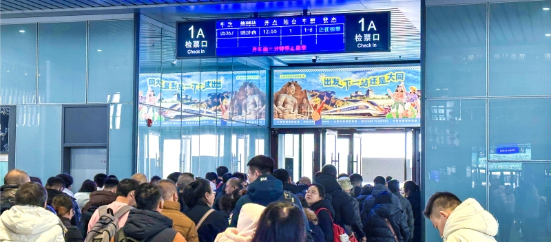 大同南站-二楼候车厅检票口灯箱