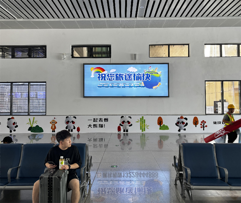 佛坪站-候车大厅墙面灯箱