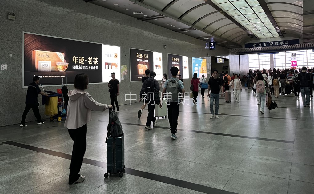 福州站广告-出发通廊墙面灯箱