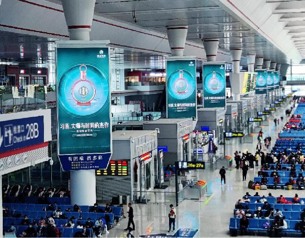 Guiyang North Station Advertising-Triangular light box in waiting hall