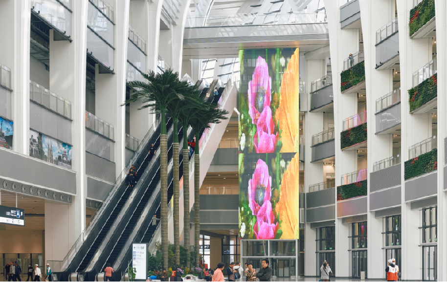 Guangzhou Baiyun Station advertisement-East and West Arrives at Optics Valley Straight Ladder LED Transparent Screen