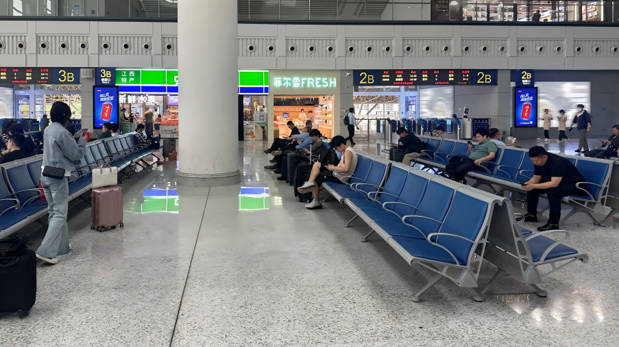 赣州西站广告-候车室独立刷屏套装