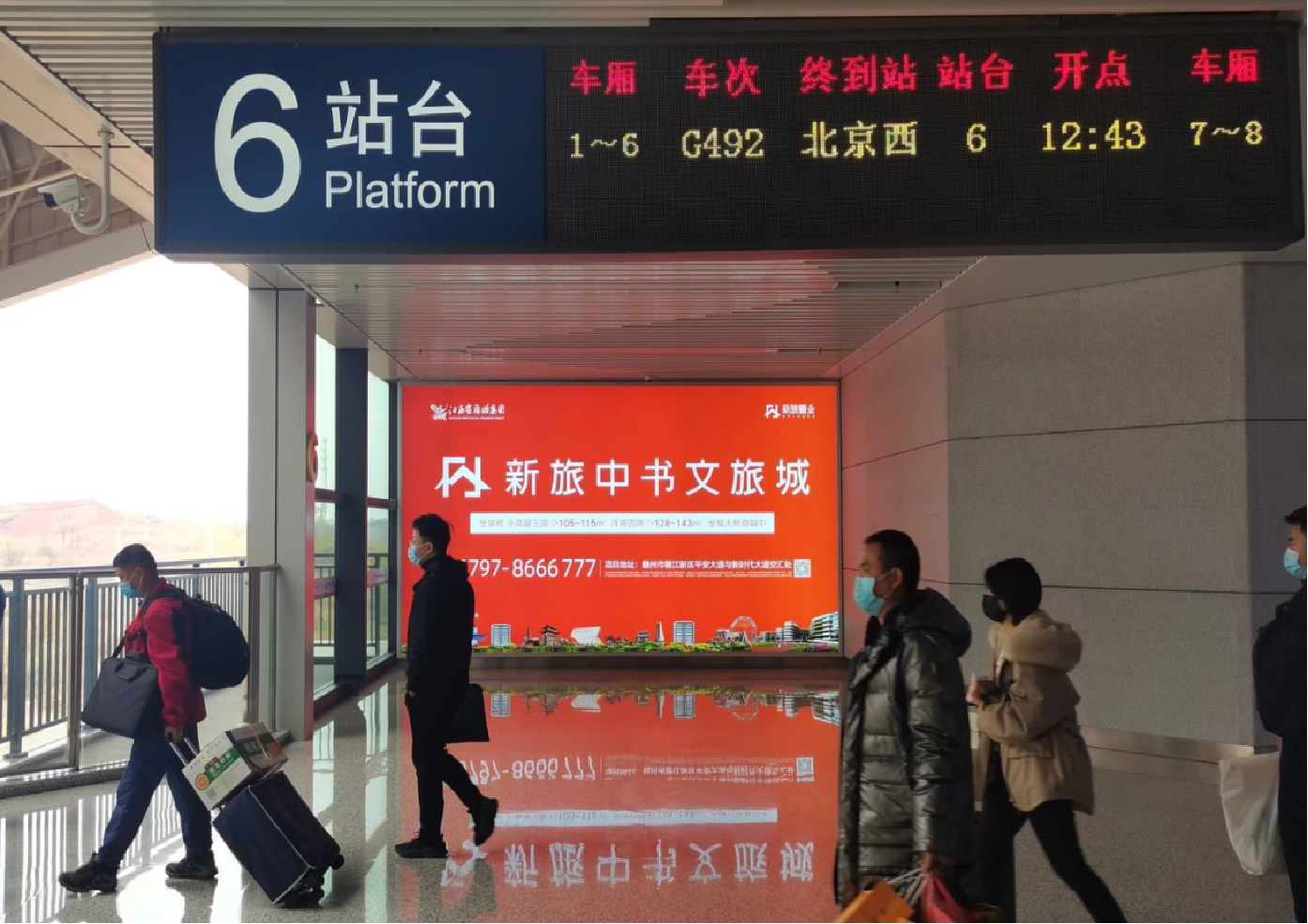 赣州西站广告-进站通道灯箱