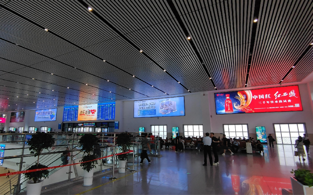 Hanzhong Station-2F waiting hall wall light box