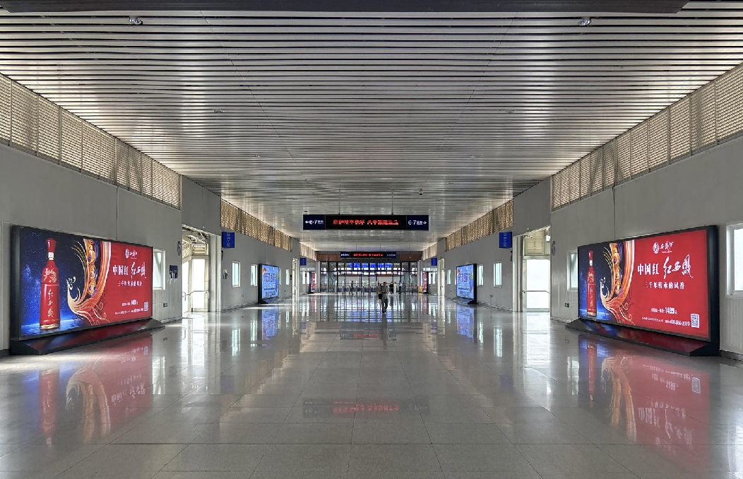 Hanzhong Station-2F entrance corridor floor light box