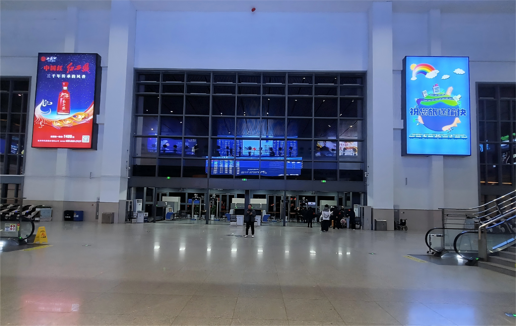 Hanzhong Station-Light box at the entrance of the south station gate on the first floor of the waiting hall
