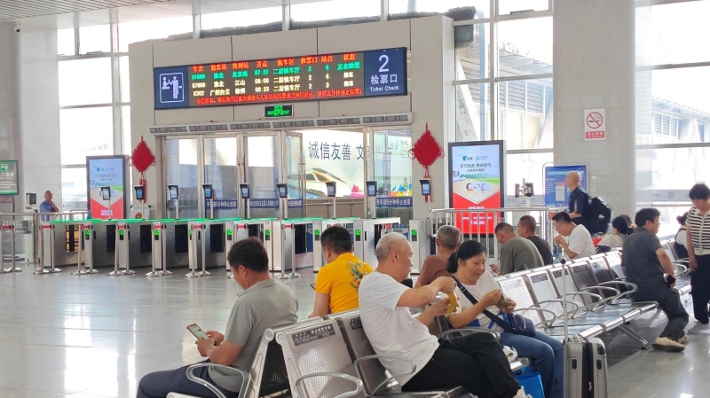 Хуайбэй (станция)-Наборы для самостоятельной щетки в зале ожидания