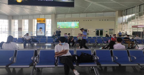 呼和浩特东站广告-进站二楼候车厅东西墙灯箱套装