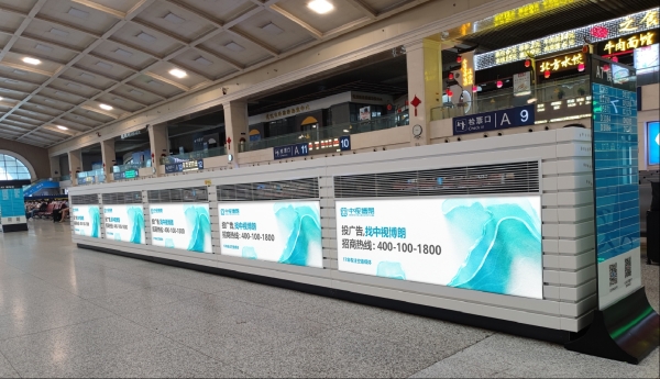 Hankou Station Advertising-Waiting hall vertical lightbox media set 3