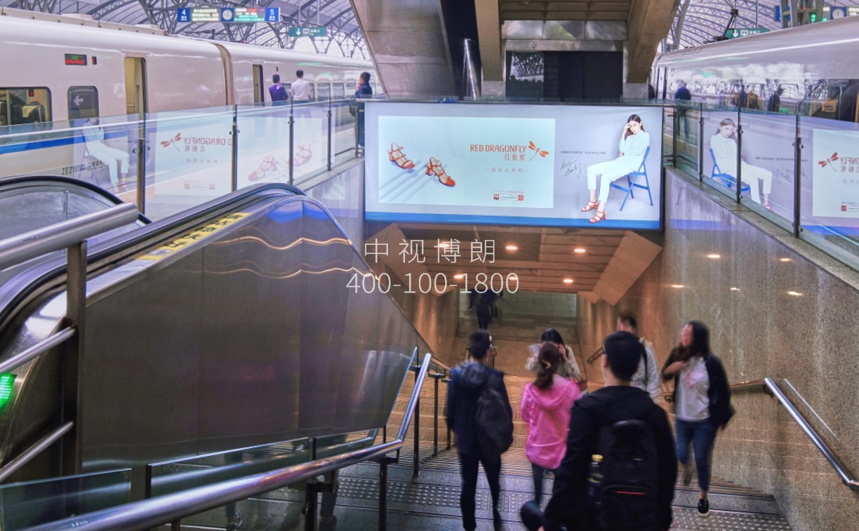 汉口站广告-出站楣头灯箱3