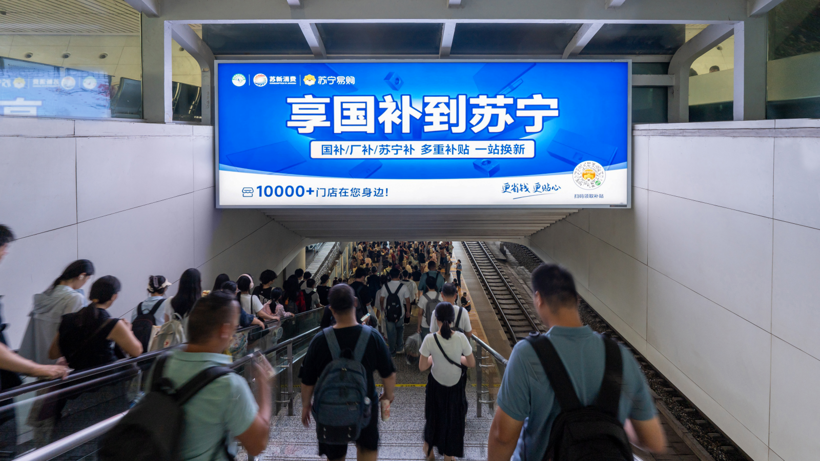 杭州东站广告-进站口门楣灯箱套装